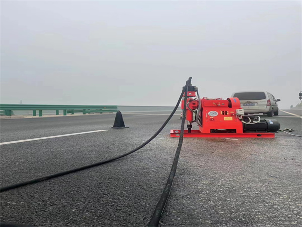 东阁镇马路路基路面开裂下沉注浆加固灌浆