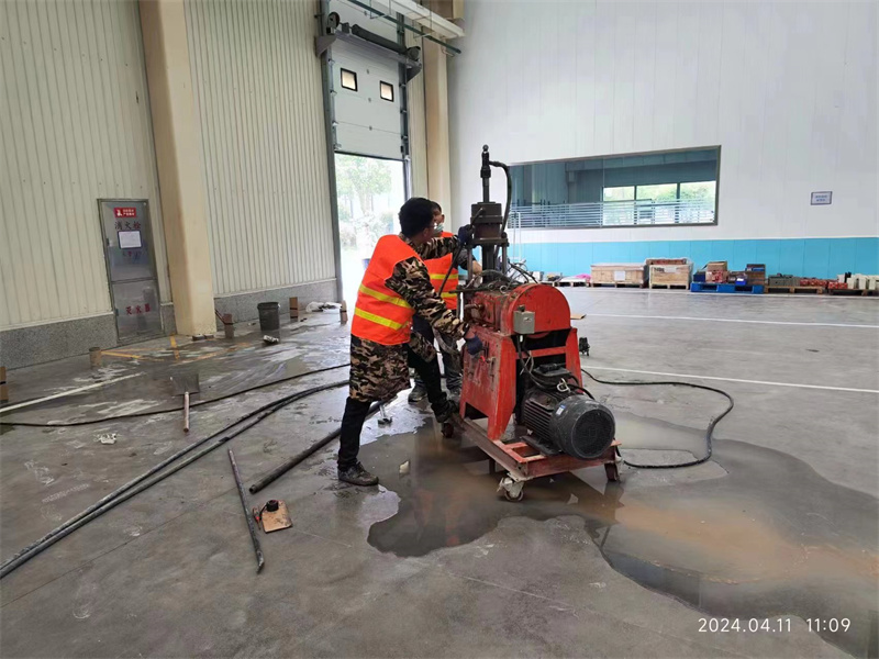 东阁镇厂房地面下沉塌陷注浆加固施工